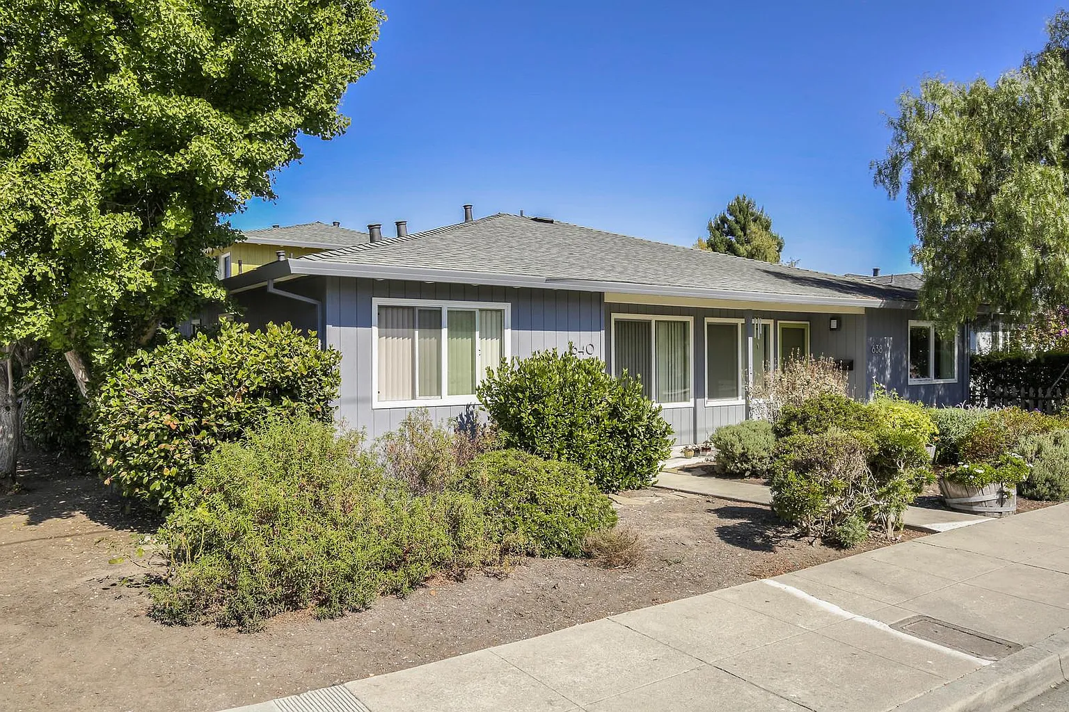 640 Sumner St photo 1