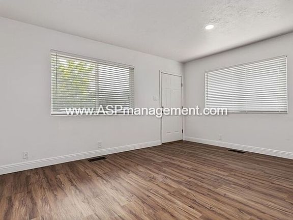 4th image of 2554 E Park St #B