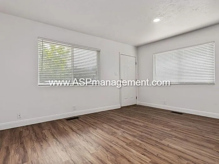 2554 E Park St #B — Photo 4