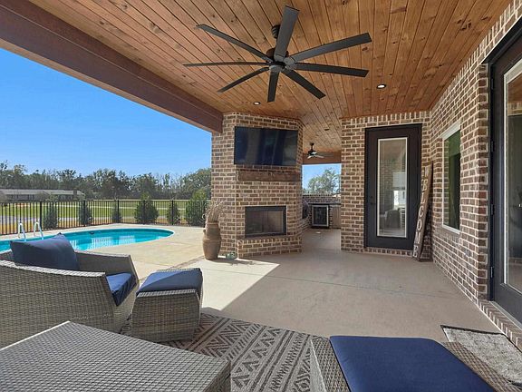 3rd image of 3275 Melvin Dr