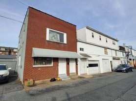 1611 Spruce Street, 1611