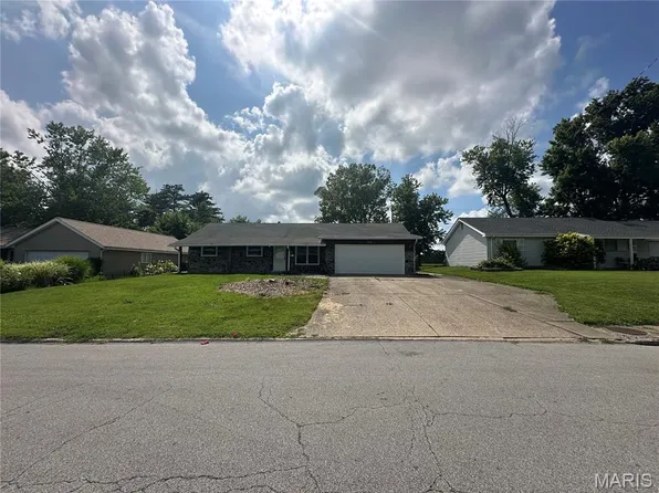 31 Margaret St, O'Fallon, MO 63366