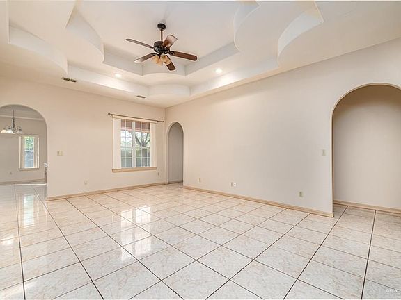 5th image of 214 Encino Dr