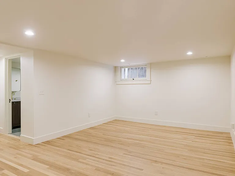 2081 Bellaire St — Photo 33