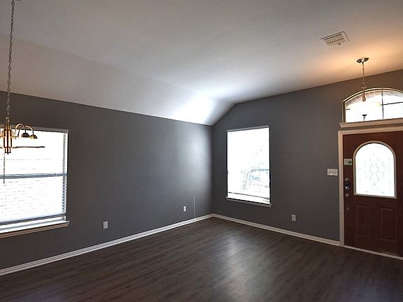 3rd image of 1801 Sunflower Dr