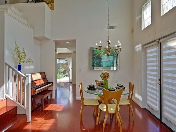 4th image of 378 Sunset Ave