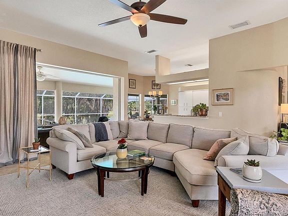 4th image of 39 Pine Valley Ct