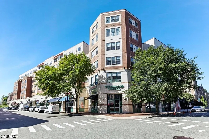 1 bed, 1.5 bath, $4,000 — Photo 2