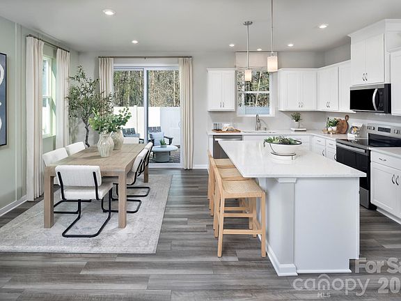 4th image of 344 Laura Elizabeth Ln