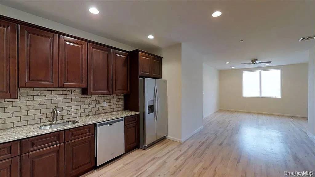 1 bed, 1.0 bath, 900 sqft, $3,250 — Photo 2