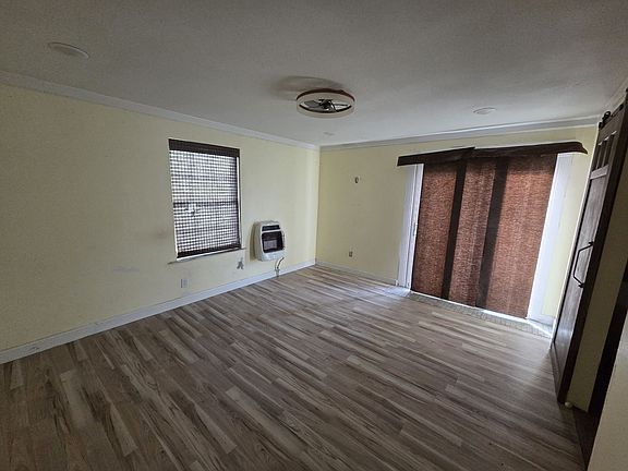 3rd image of 1024 Woodland St