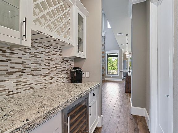 5th image of 1303 Quarry Oaks Dr
