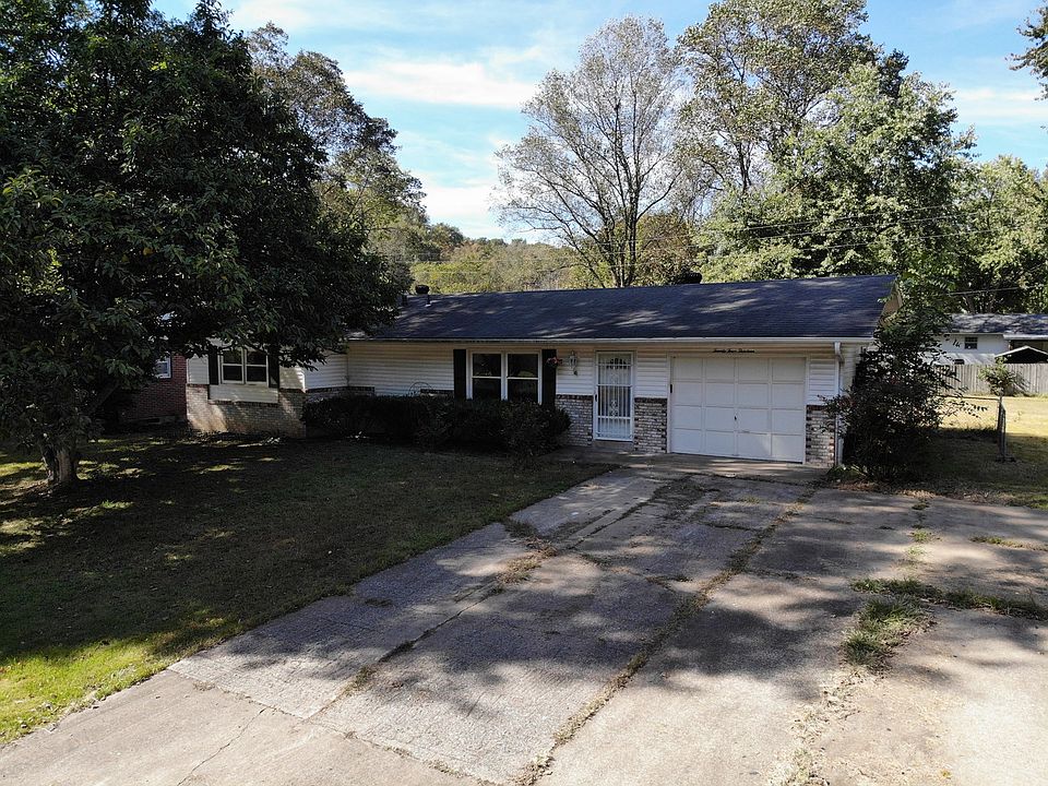1st image of 2413 Windy Hill Ln