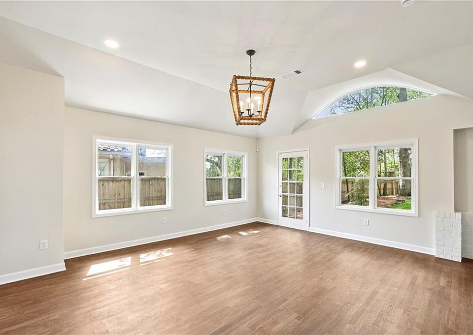 1st image of 21 Brighton Rd NE