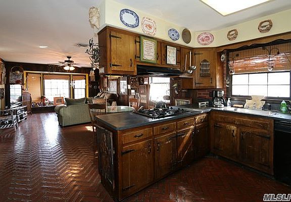5th image of 200 Bayside Dr