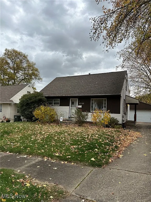 2522 Gross Ave NE photo 1