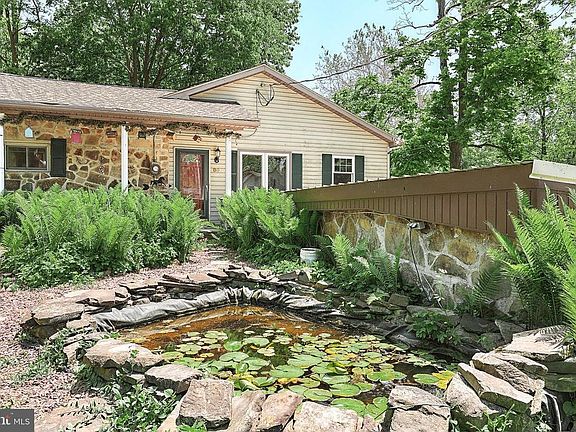 2nd image of 85 Conewago Park Dr