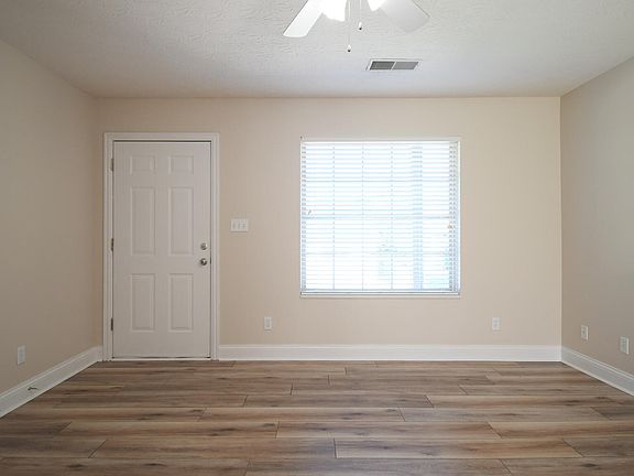 3rd image of 108 Hollow Creek Dr