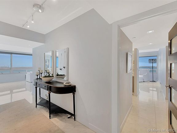 5th image of 1541 Brickell Ave #C3805