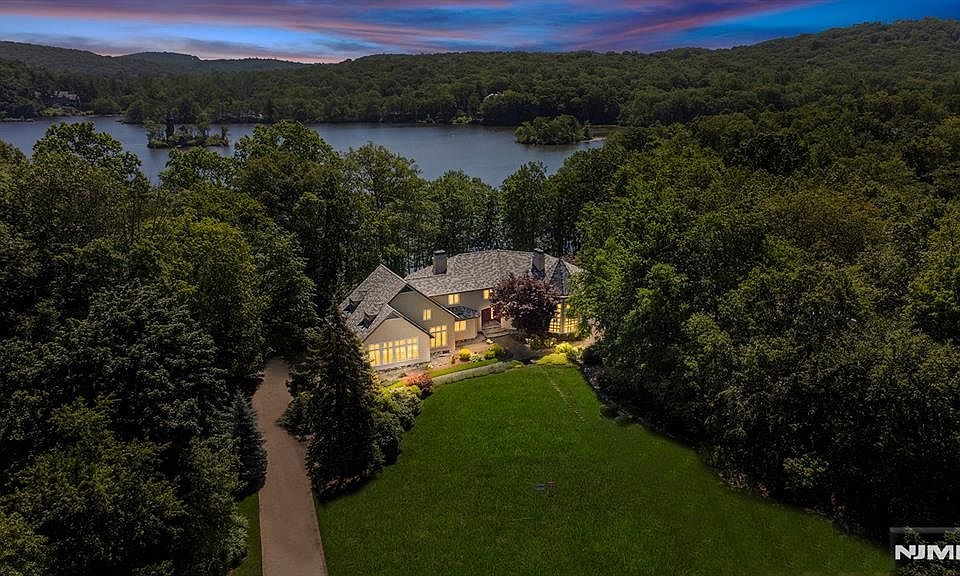 1st image of 801 W Shore Dr