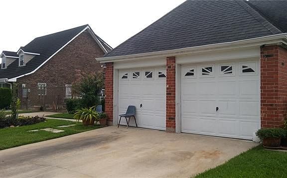 3rd image of 7810 Lake Forest Blvd