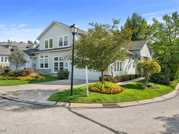 149 Blossom Ln, Chagrin Falls, OH 44022