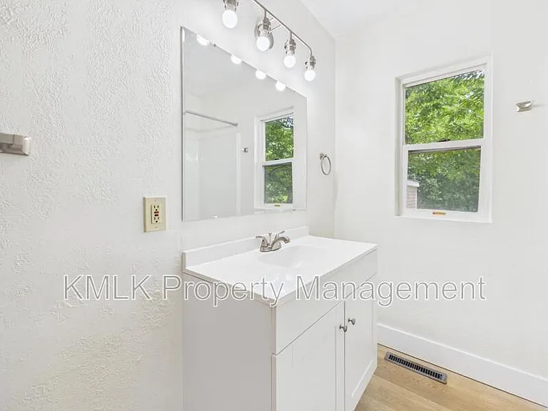 508 Crouse St — Photo 16