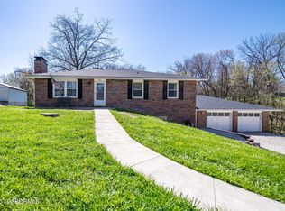 211 Partridge Ln, Holts Summit, MO 65043