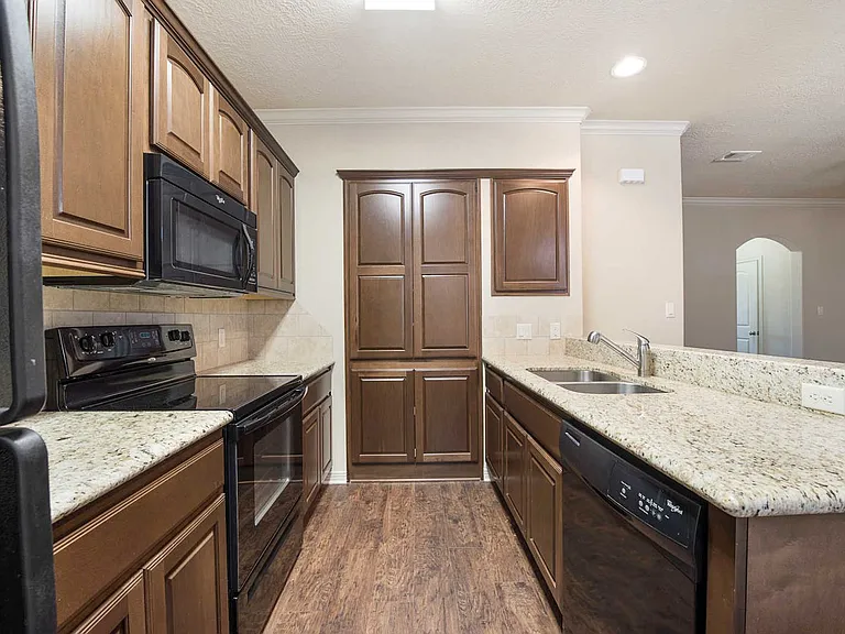 537 Forest Dr — Photo 6