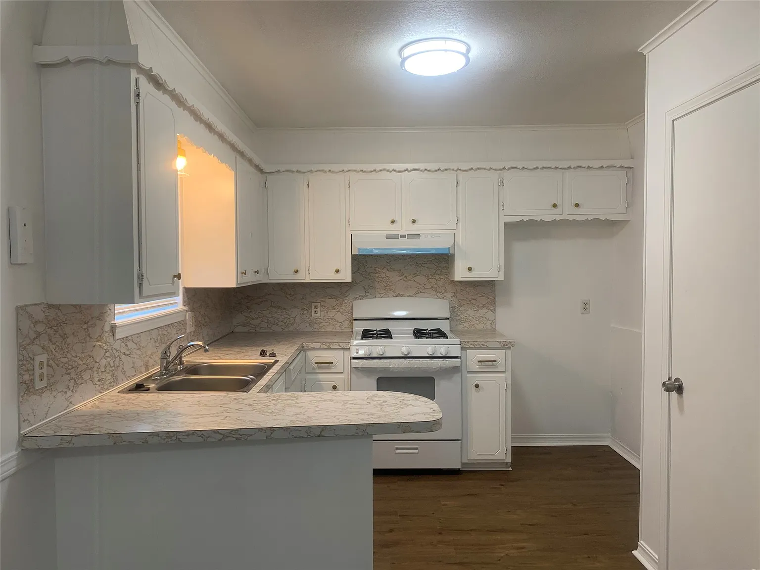 3 bed, 2.0 bath, 1146 sqft, $1,400 — Photo 4