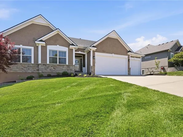 9308 N Bellview Ave, Kansas City, MO 64155