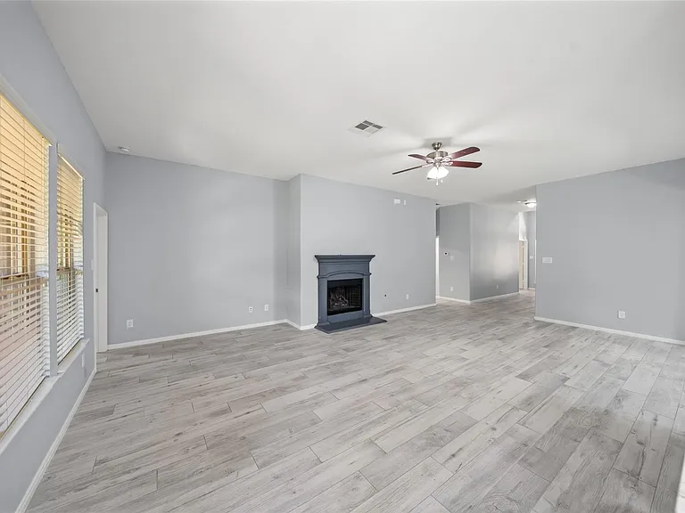 2406 Winter Trail Dr — Photo 9