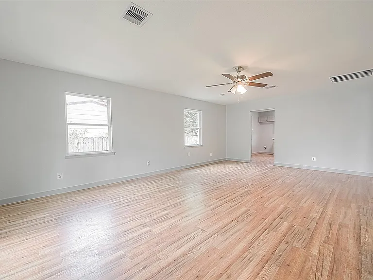 2304 Russell — Photo 3