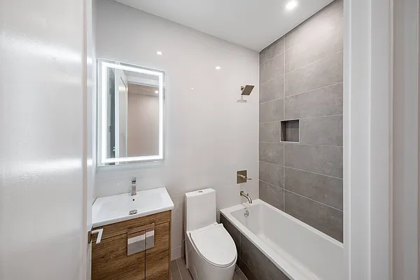 Rented by Skyhigh Realty NYC LLC | media 11