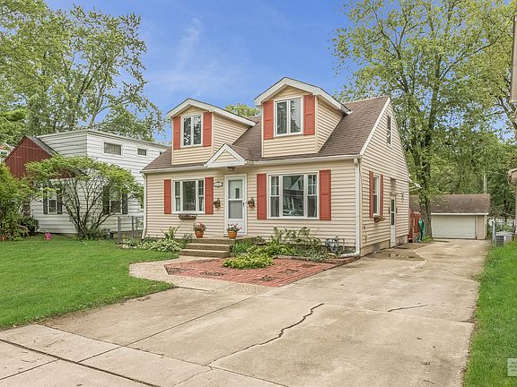 2nd image of 221 Willard Pl