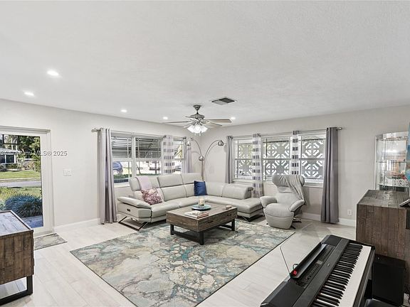 5th image of 114 NE 2nd Pl