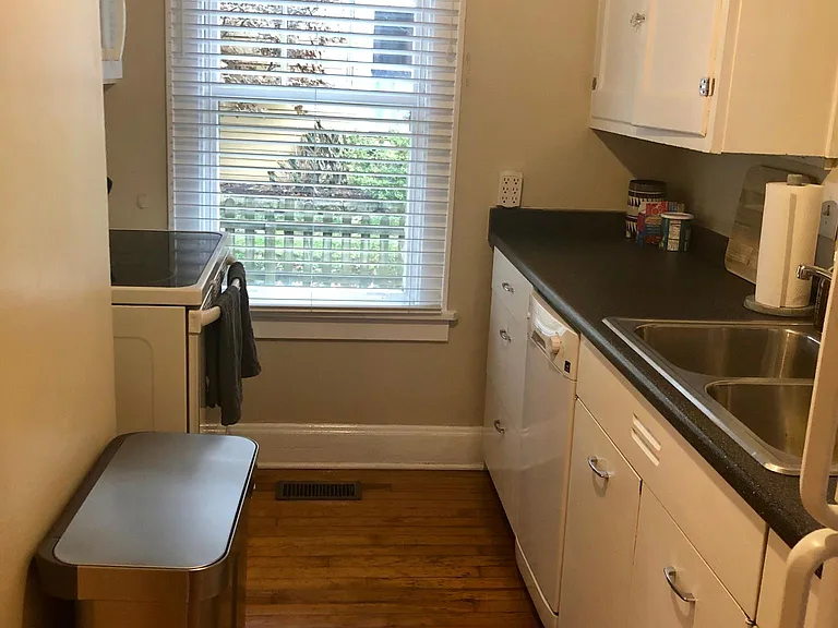 220 W Cedar St — Photo 6