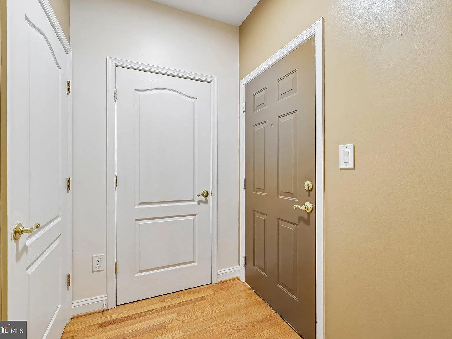 3 bed, 2.0 bath, 1600 sqft, $3,300 — Photo 3