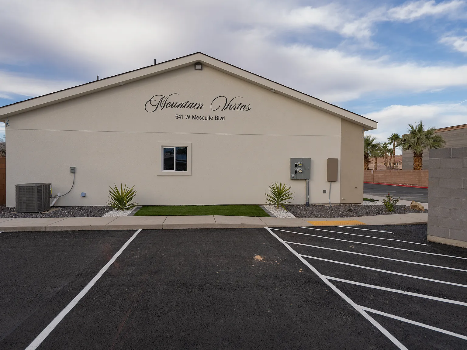 541 W Mesquite Blvd — Photo 3