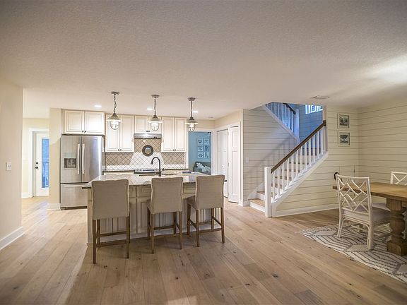 3rd image of 181 Meadow Ave
