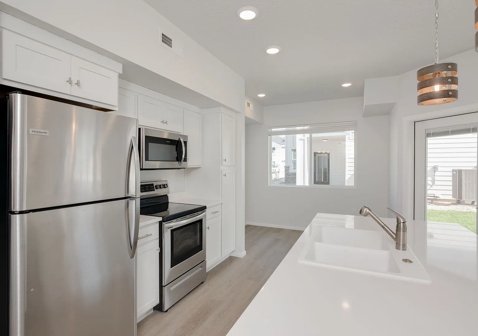 Now Leasing! Beautiful Open Concept Living! — Photo 1