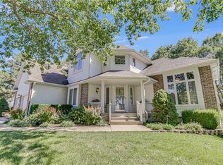 2613 SE Nottingham Dr, Lees Summit, MO 64063