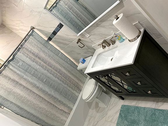Full Bathroom (basement)