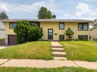 1846 Vizaleea Dr, Dubuque, IA 52002