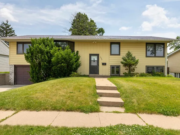 1846 Vizaleea Dr, Dubuque, IA 52002