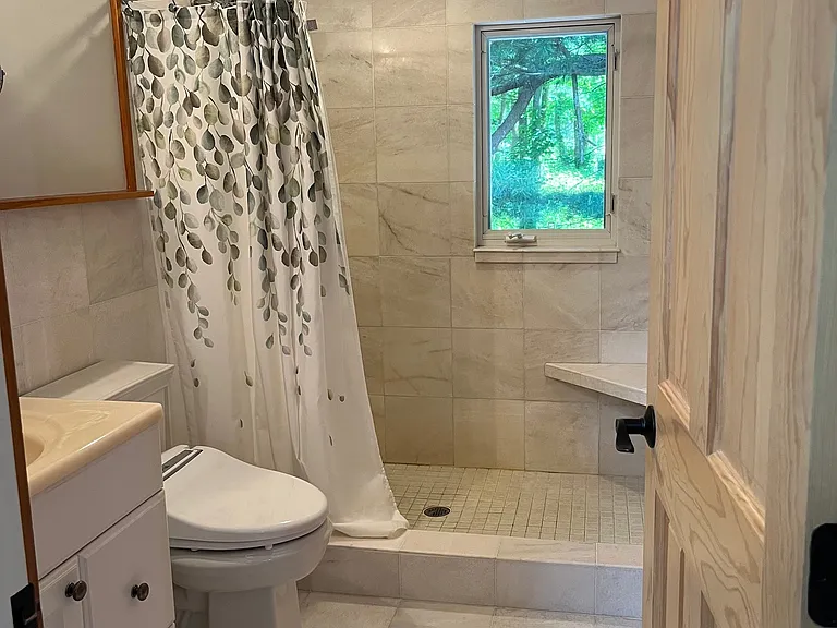 2nd Floor Bathroom