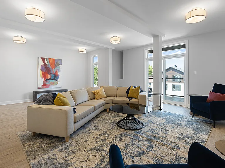 240 Blackburn Ave — Photo 23