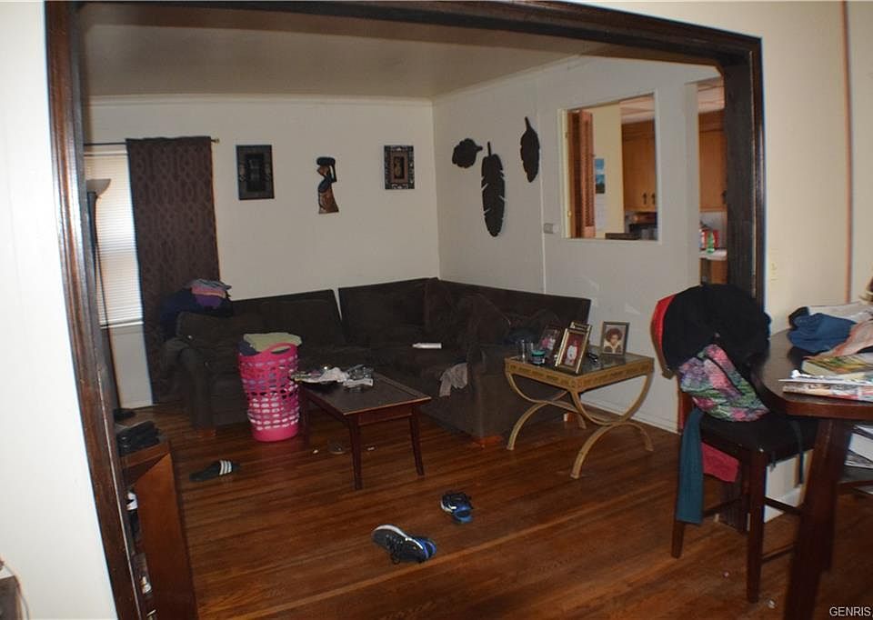 2nd image of 259 Bidwell Ter