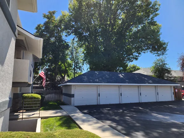 Cobblestone Court Apartments