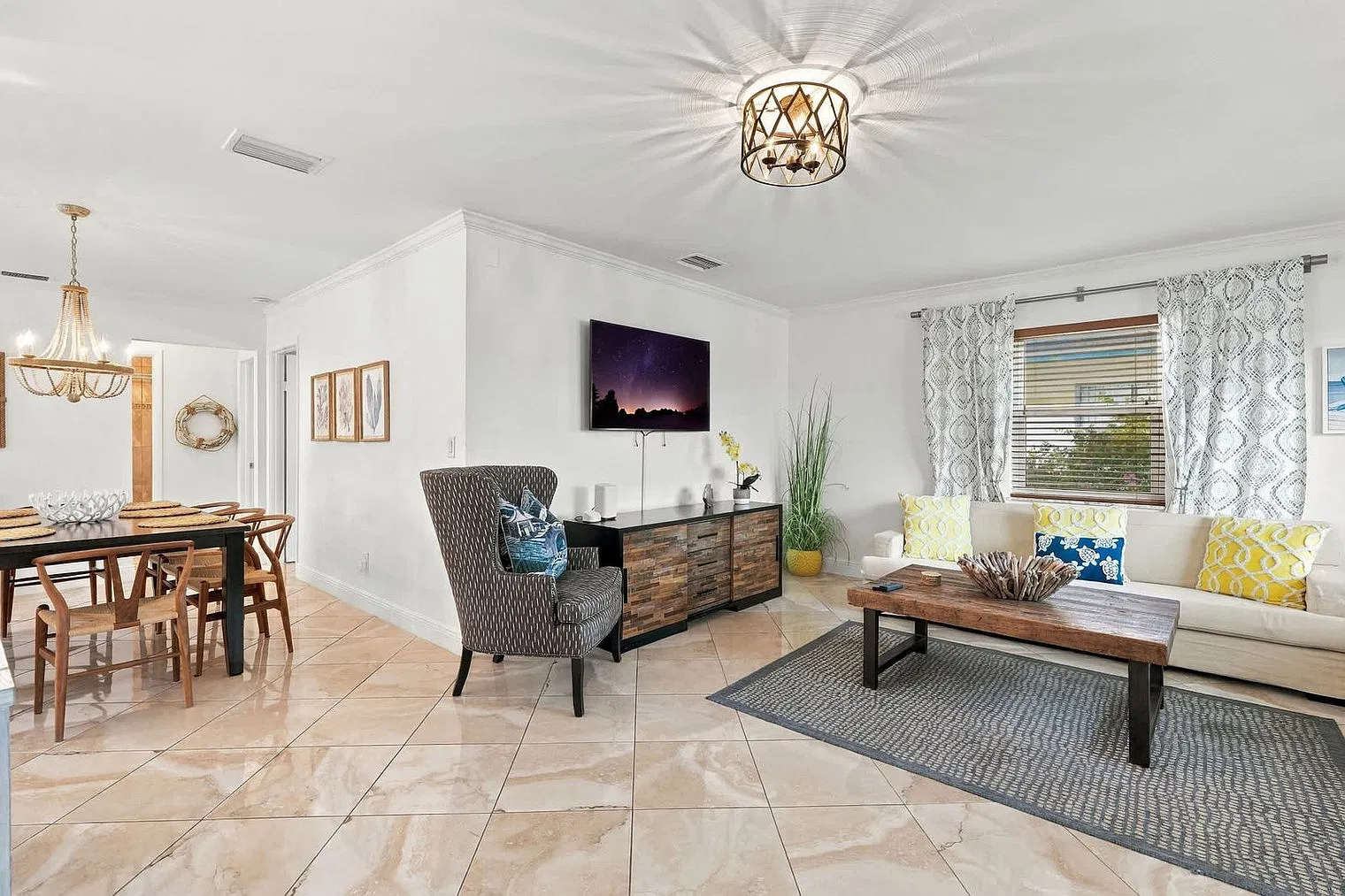 3 bed, 2.0 bath, 1227 sqft, $4,620 — Photo 4